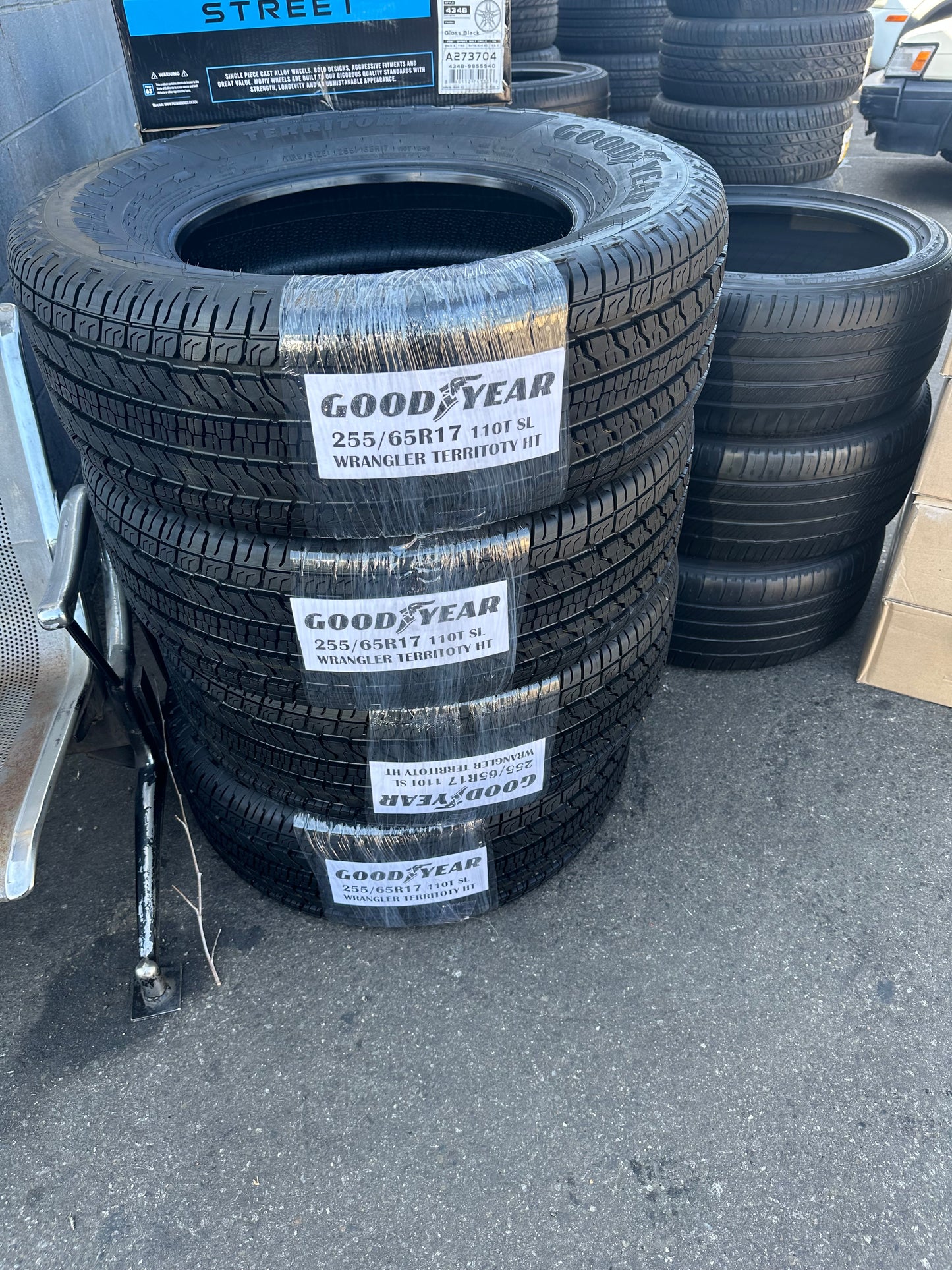 Set of (4) 255/65R17 Goodyear Wrangler Territory HT 110T Like New