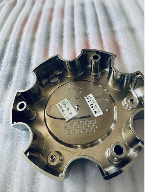 MOTTO/ M CHROME 5 1/2" CUSTOM CENTER WHEEL CAP* #845L145